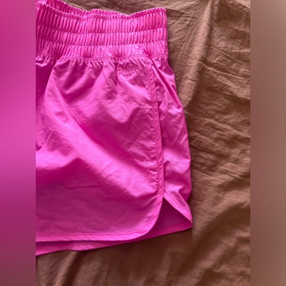 PINK Active Shorts - Picture 3 of 7